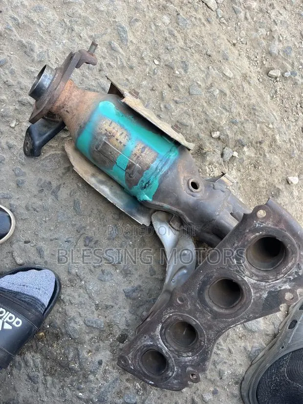 Toyota Camry Catalytic Converter · Photo 1