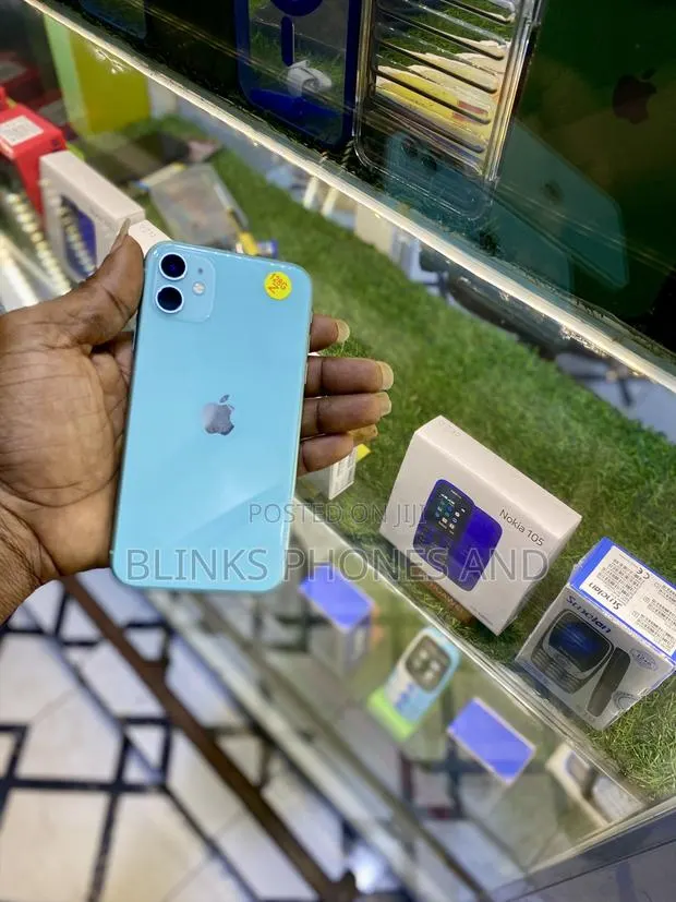 Apple iPhone 11 128 GB Green · Photo 1