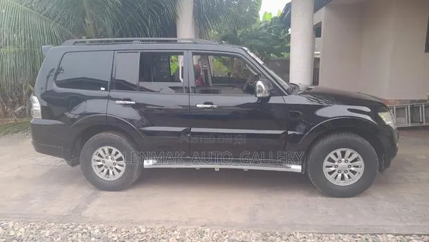 Mitsubishi Pajero 2015 Black · Photo 1