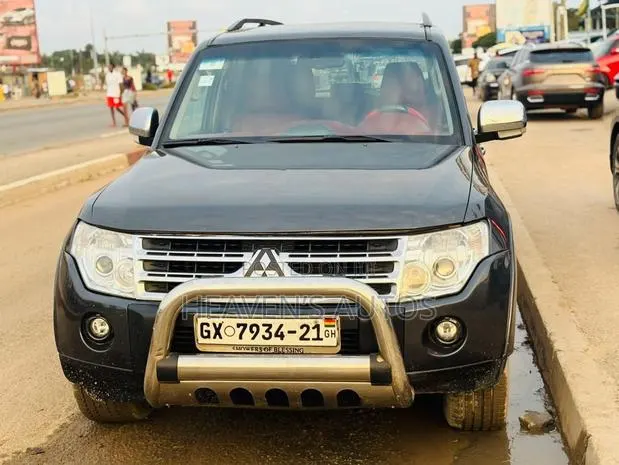 Mitsubishi Pajero 2011 Black · Photo 1