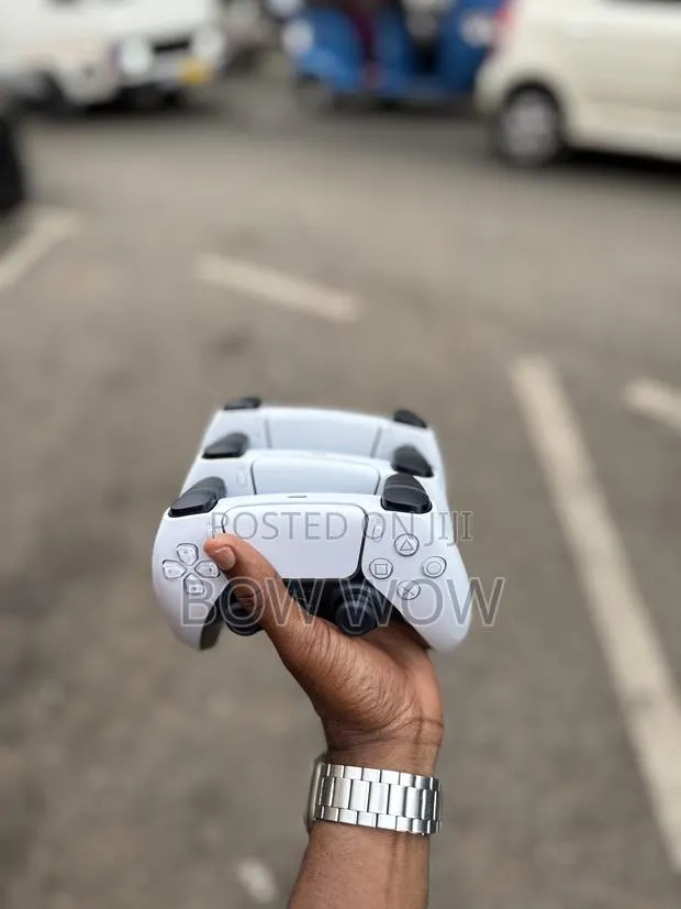 Slightly Used Ps5 Dual Sense Controller · Photo 1