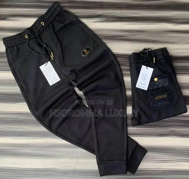 French Terry Joggers Black and Gold · Photo 1