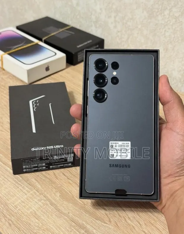 New Samsung Galaxy S25 Ultra 1 TB Black · Photo 1