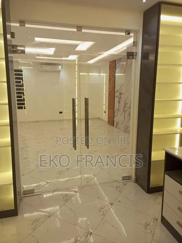 Frameless Double Glass Door · Photo 1