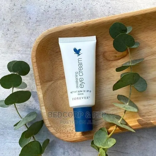 Awakening Eye Cream With Collagen Peptides · Photo 1