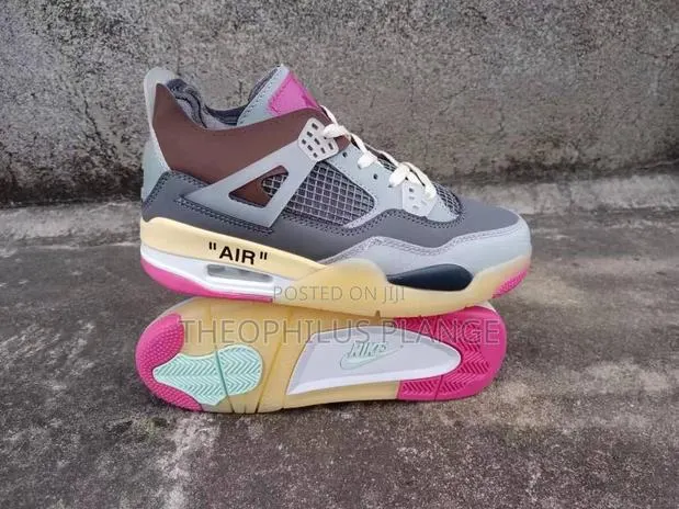 White Gray Jordan 4 Sneaker · Photo 1