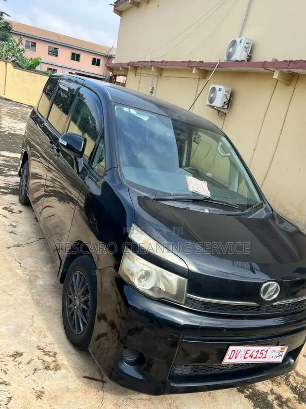 Toyota Voxy 2011 Black · Photo 1