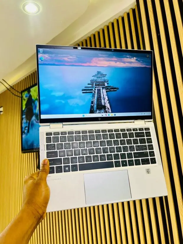 Laptop HP EliteBook x360 1040 G7 16GB Intel Core i5 SSD 512GB · Photo 1