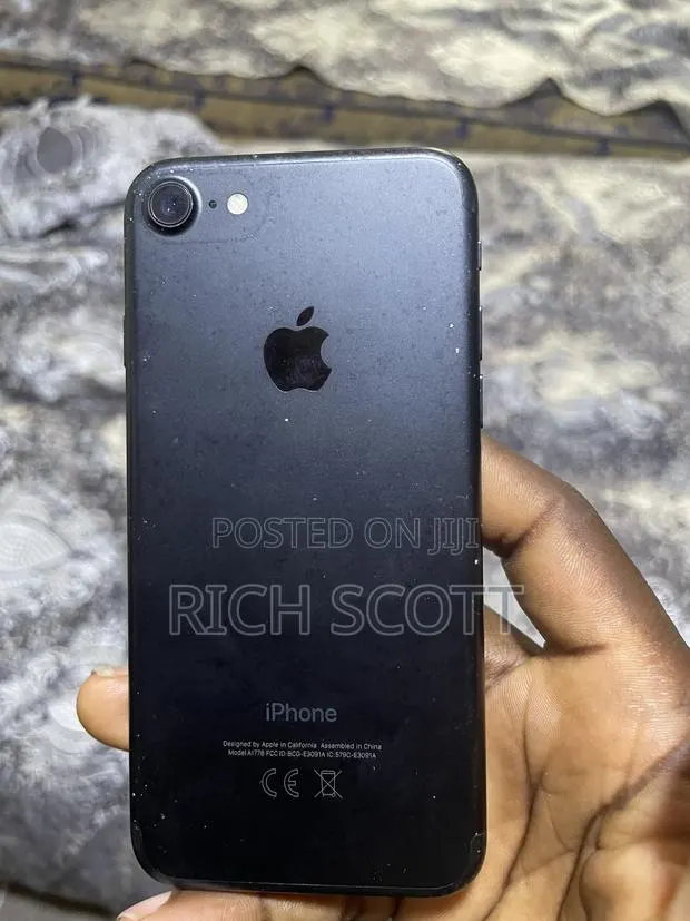 New Apple iPhone 7 32 GB Black · Photo 1