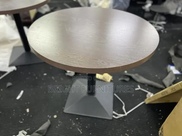 Round Restaurant Bar Table · Photo 1