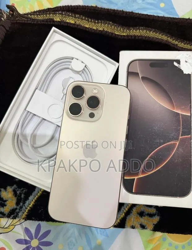 Apple iPhone 16 Pro Max 256 GB Gold · Photo 1
