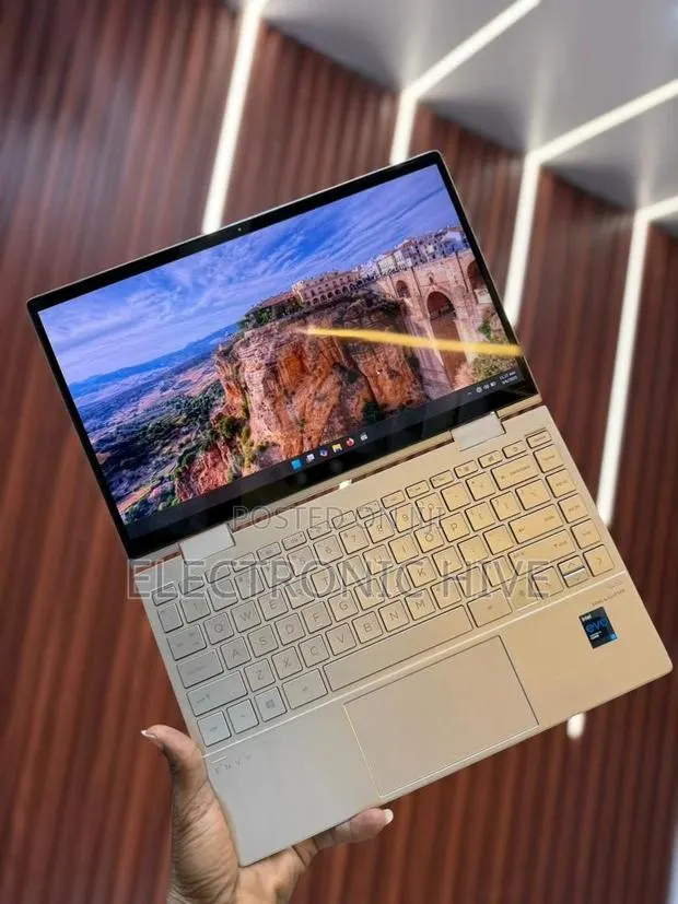 Laptop HP Envy 13 8GB Intel Core I7 SSD 512GB · Photo 1