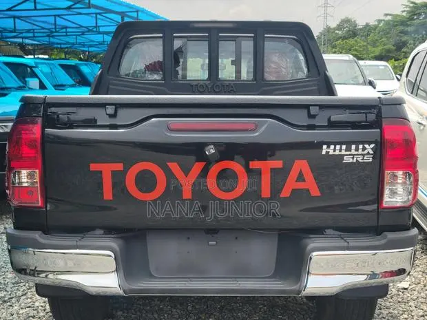 Toyota Hilux 2016 Black · Photo 1