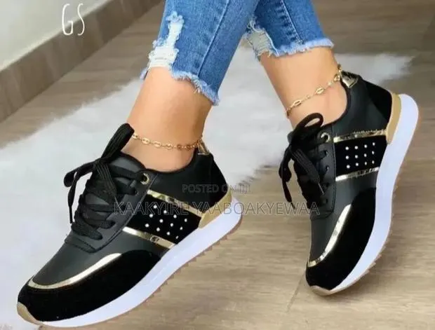 Ladies Sneakers · Photo 1