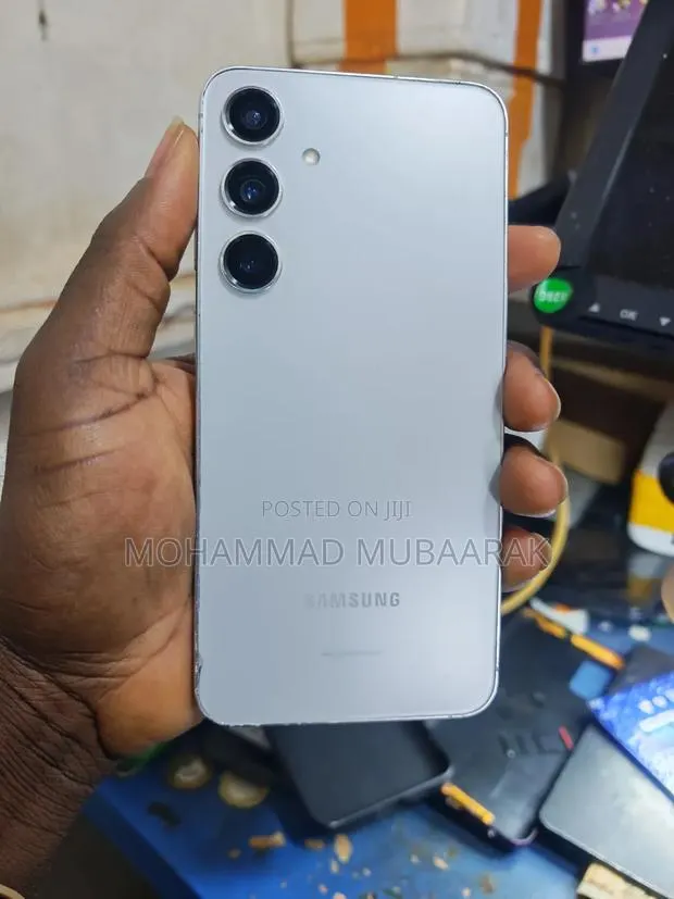 Samsung Galaxy S24 Plus 256 GB Gold · Photo 1