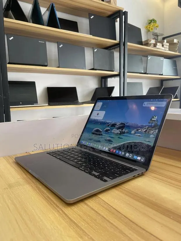 Laptop Apple MacBook Pro 2020 16GB Intel Core I7 SSD 512GB · Photo 1