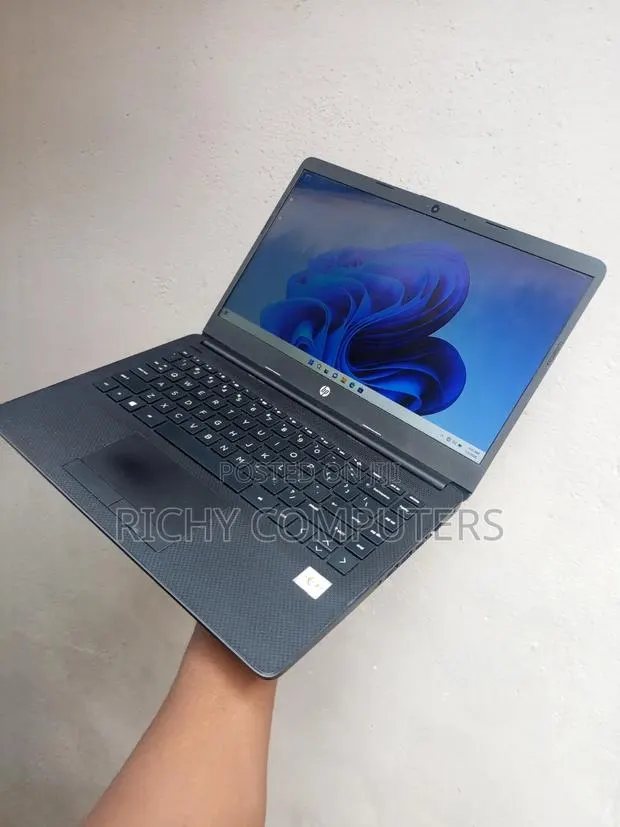 Laptop HP 4GB Intel Celeron SSD 128GB · Photo 1