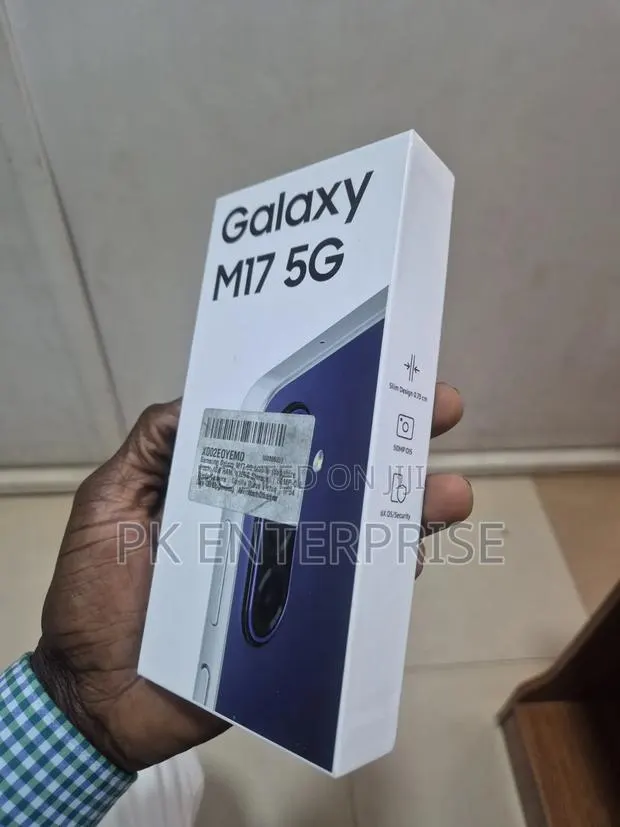 New Samsung Galaxy M17 5G 128 GB Blue · Photo 1