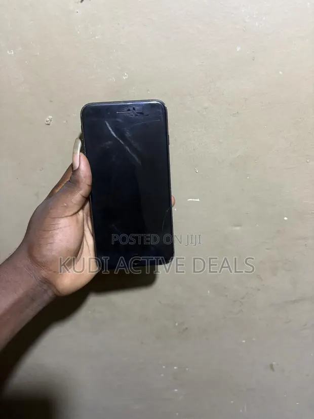 Apple iPhone 7 Plus 128 GB Black · Photo 1