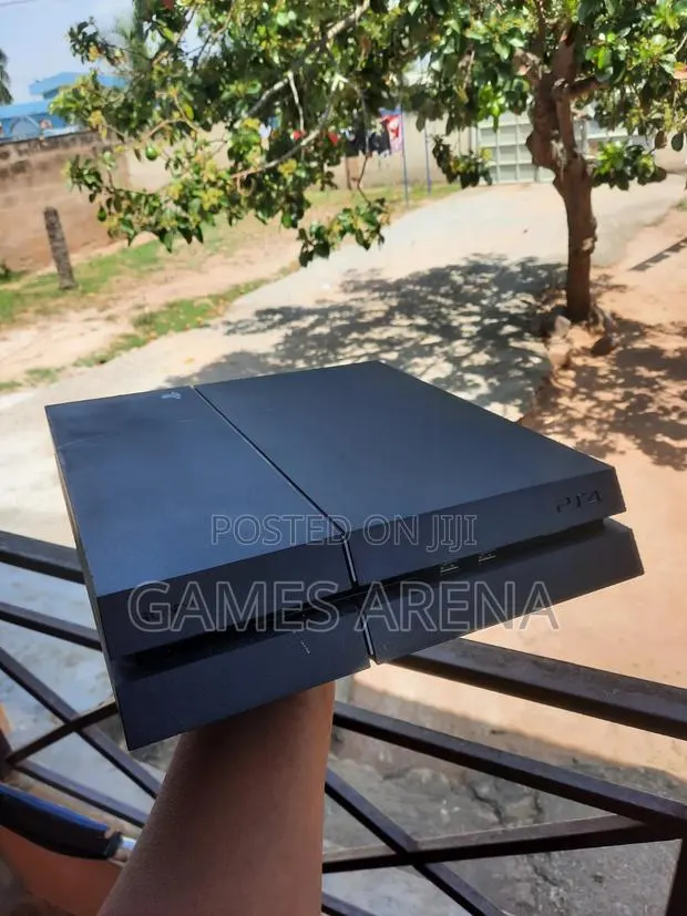 PS4 Standard + 2 Controllers + 10 Games of Your Choice · Photo 1