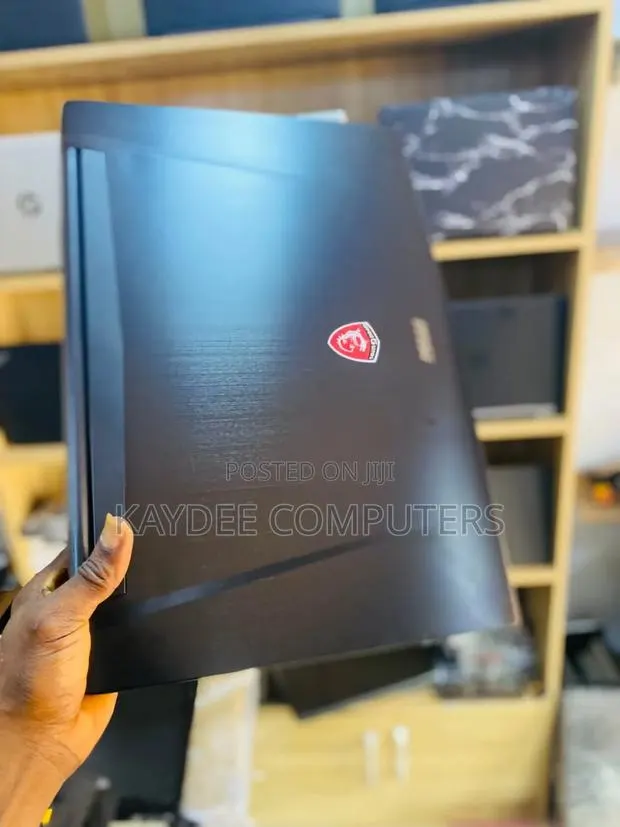 Laptop MSI 16GB Intel Core i7 SSD 256GB · Photo 1