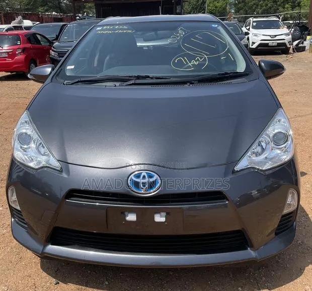 Toyota Aqua 2014 Gray · Photo 1