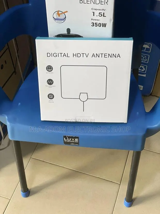 Very Attractive Indoor Antenna With 5v Power Booster · Photo 1