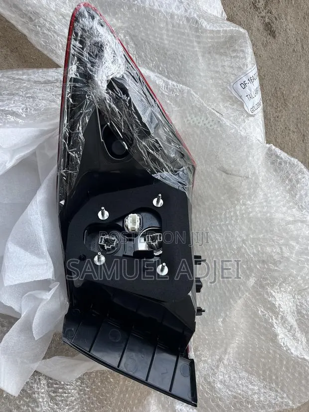 Accord 16 to 17 Tail Light · Photo 1