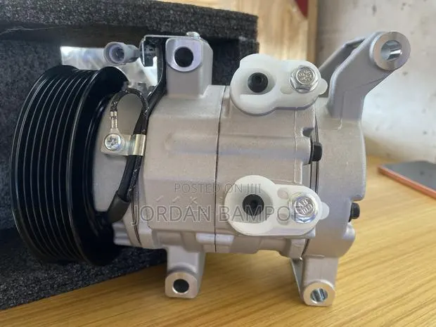 Toyota Hilux Right Ray AC Compressor · Photo 1