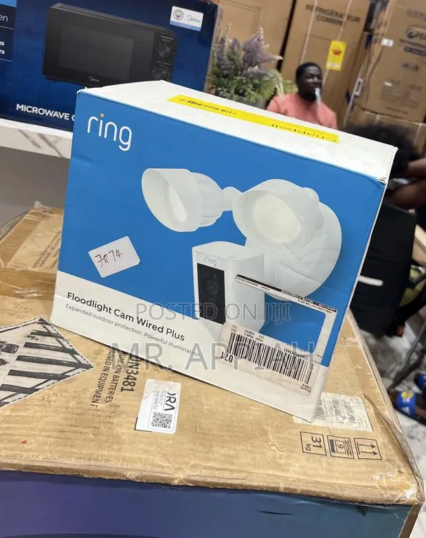 Super Durable Ring Floodlight Smart Cam Wired Plus · Photo 1