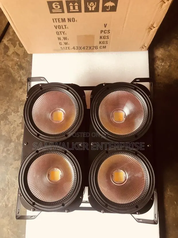 400w Led Blinder Light Warm White Colour Light for Stage Lighting · Photo 1