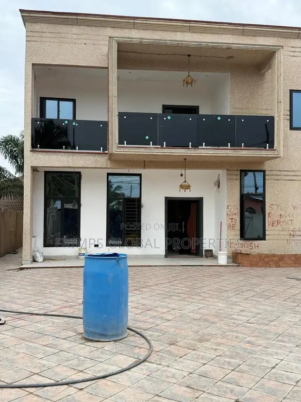 5bdrm House in Accra Metropolitan for sale · Photo 1
