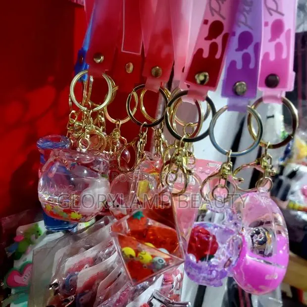 Liquid Floating Keychain – Cute Aesthetic Bag Charm · Photo 1