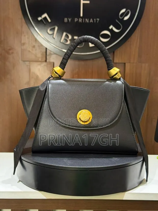 Black Medium Size Bag · Photo 1