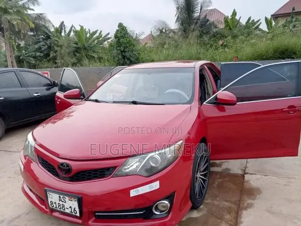 Toyota Camry 2014 Red · Photo 1