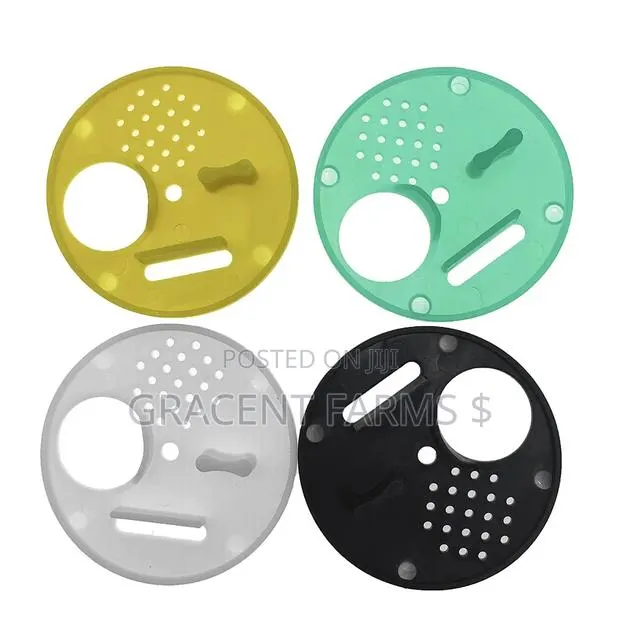1 Layer Plastic Beehive Entrance Disc · Photo 1