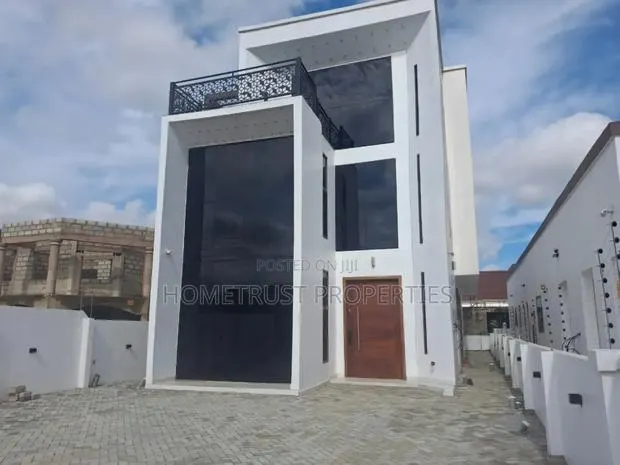 5bdrm Duplex in Hometrust Properties, East Legon for sale · Photo 1
