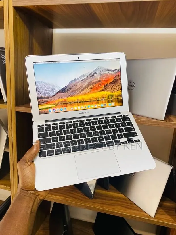 Laptop Apple MacBook Air 2015 4GB Intel Core i5 SSD 128GB · Photo 1
