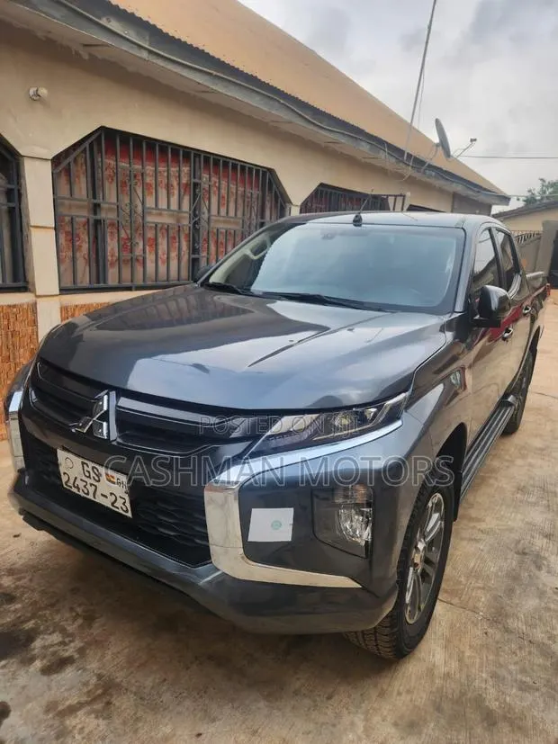 Mitsubishi L200 2023 Gray · Photo 1