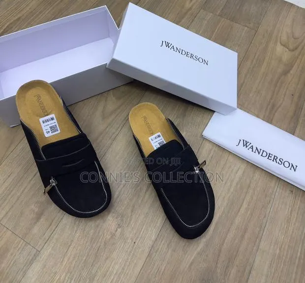Jw Anderson Black and Brown · Photo 1