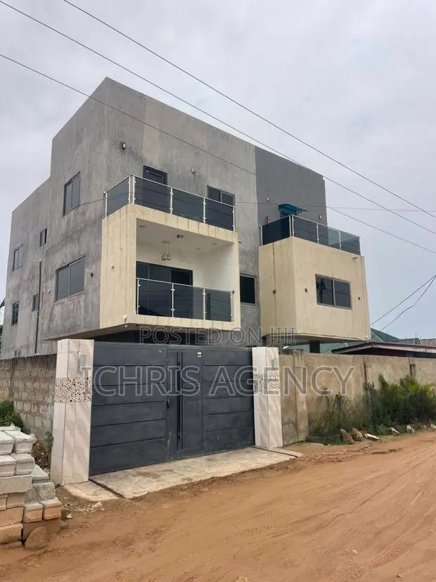 8bdrm Duplex in Ichris Agency, Tetegu for sale · Photo 1
