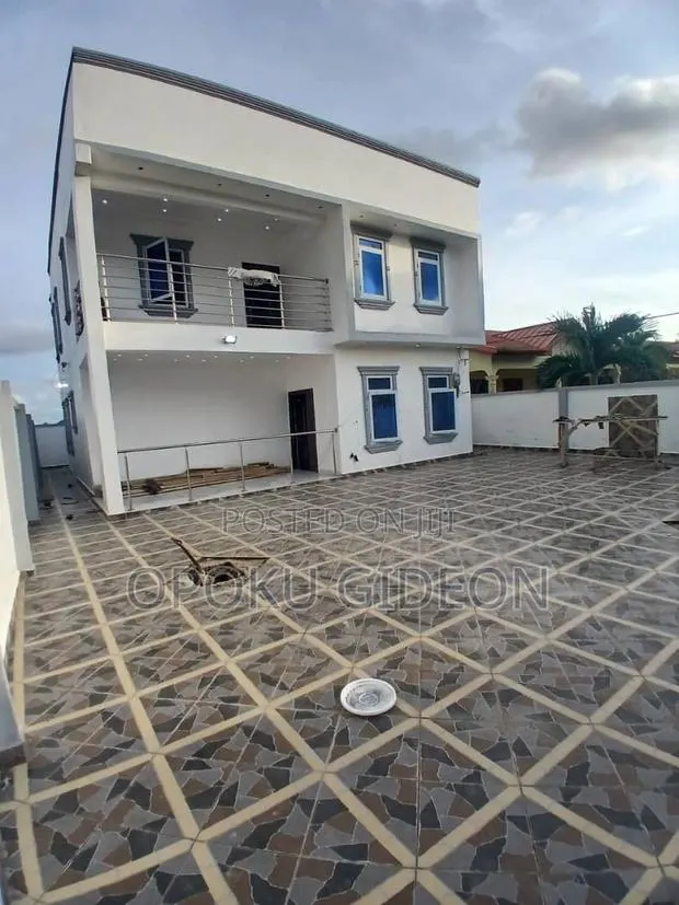 3bdrm Duplex in Macedonia, Amasaman for sale · Photo 1