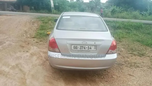 Hyundai Elantra 2005 Silver · Photo 1