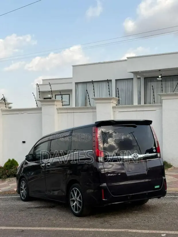 Toyota Voxy 2018 Black · Photo 1