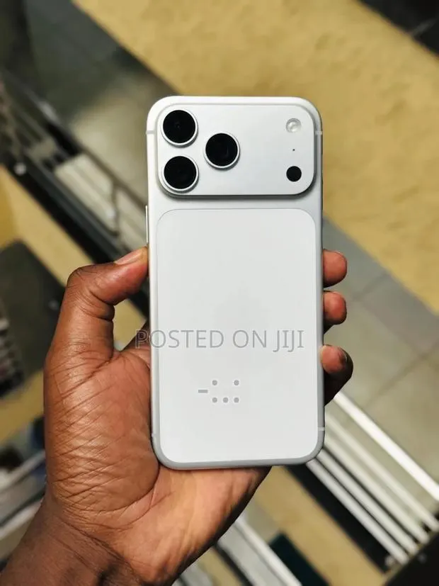 Apple iPhone 17 Pro Max 512 GB Silver · Photo 1