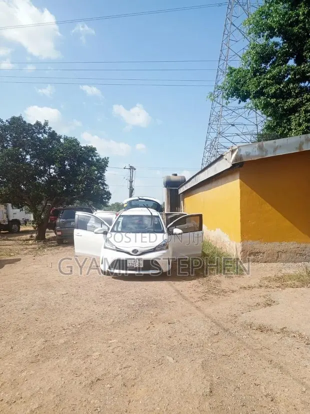 Toyota Vitz 2015 Pearl · Photo 1