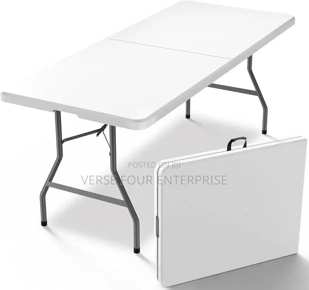 Foldable Table: 8 Seater