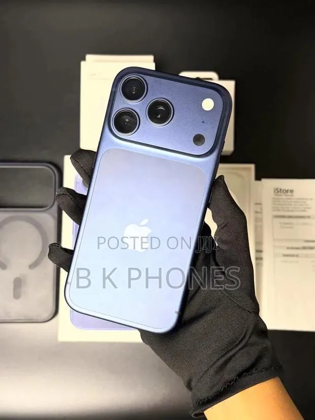 Apple iPhone 17 Pro Max 256 GB Blue · Photo 1