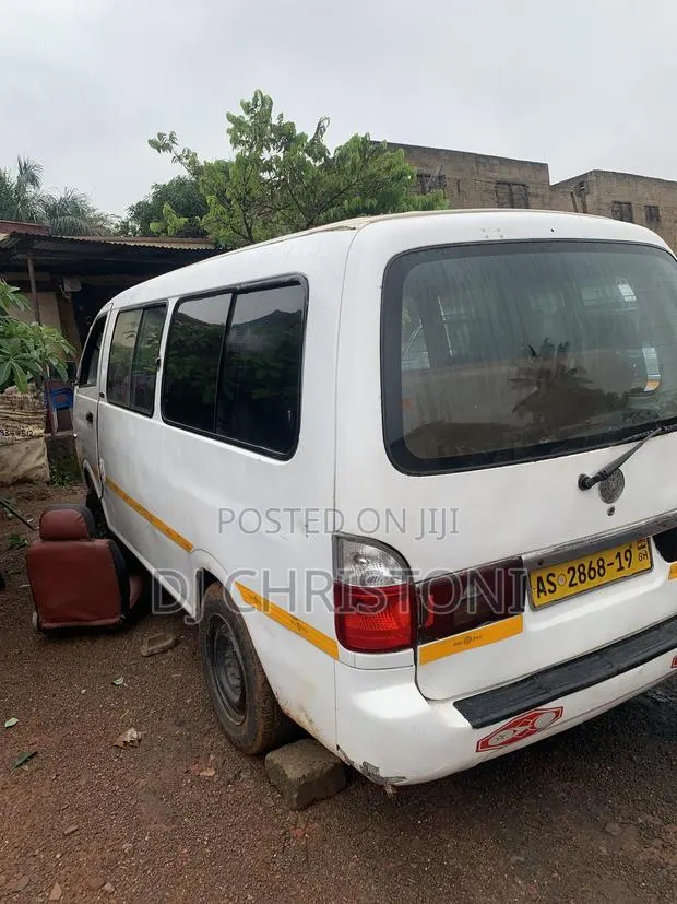 Kia Pregio 2006 White · Photo 1