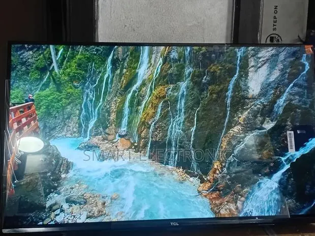 TCL 32” Qled Television – Vibrant Colors Sharp Details · Photo 1